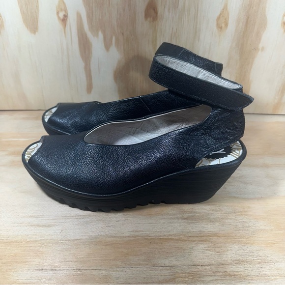 Fly London Yala Black Leather Wedge Sandals Women's Size 11 - Picture 8 of 8